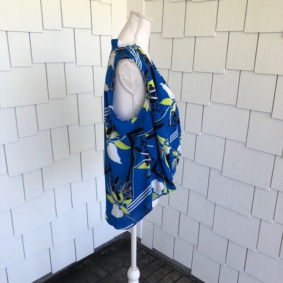 Alfani Women's Blue Floral Surplice Neck Sleeveless Faux Wrap Blouse sz Medium - Picture 4 of 5